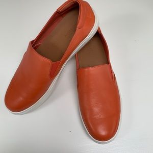 Kennith Cole Reaction slip in in orange size 8